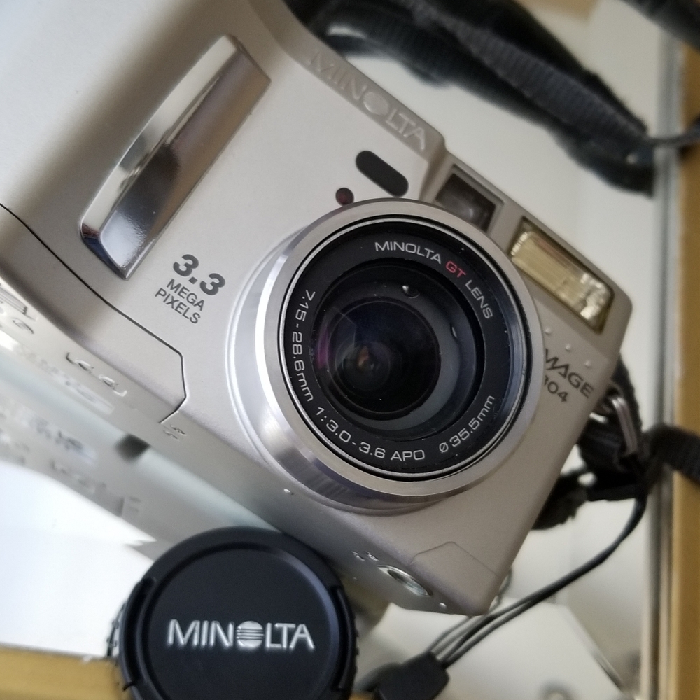 ❗Vintage Minolta Silver DIMAGE S304 3.3MP 4x Digital Camera with Strap❗